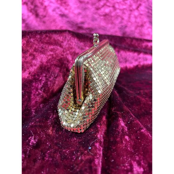 Vintage Accessory Coin Purse Gold Metal Mesh Kiss Lock Closure Whiting Davis Co. - Picture 2 of 8